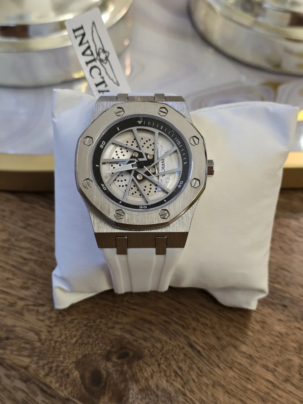 Invicta White and Silver Men’s Sport Watch with Skeleton Dial.Invicta 15000 Silv